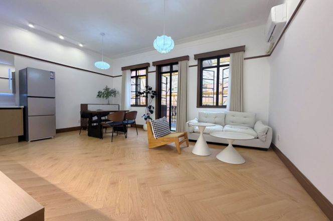 8k Brand new 1Br with open balcony Nr Jiangsu Rd.line2/11