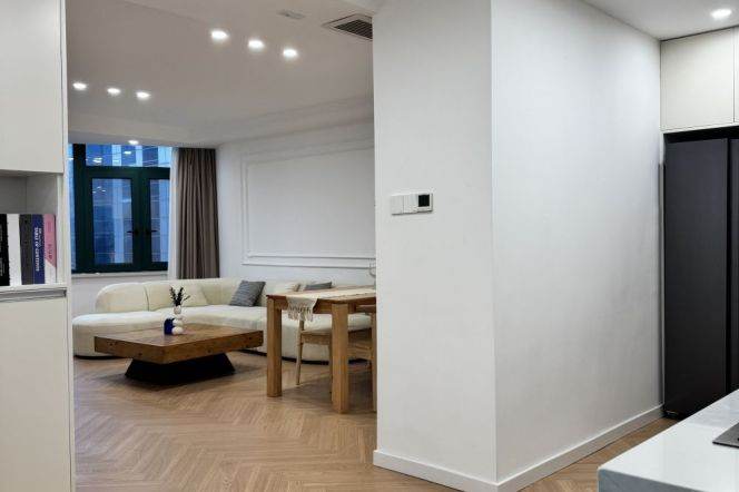 Modern 1Br apt 100Sqm+ balcony | West Yan'an rd Metro L3&4 | Central AC 12.6K