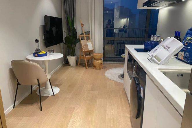1BR near line 10 Wujiaochang and Fu'dan Uni can long and short term lease
