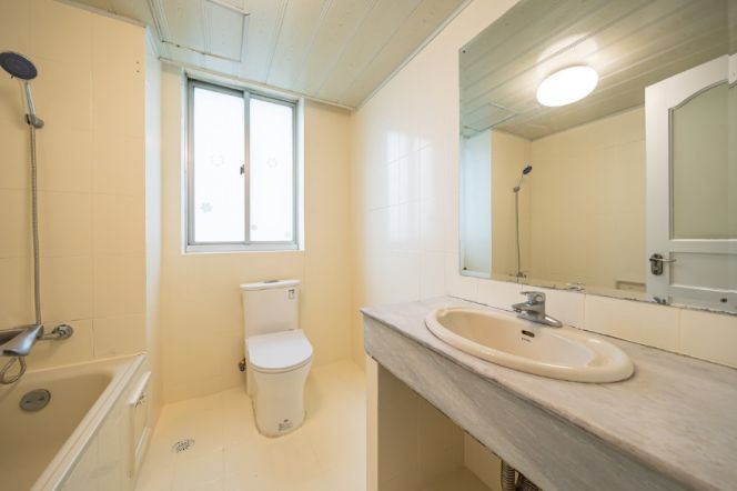 Daily/Weekly Rent Available | 4 Bed 2 Bath in Huangpu