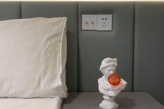 Modern 1br with yard@ Jing'an   Line 2/7/14   