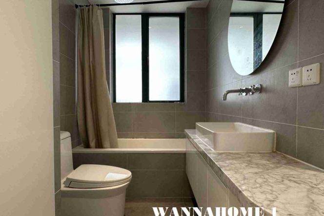 Great View+Bright&Spacious&Modern 2Bdrs 2Baths Apt+Large Balcony+W Nanjing Rd+Nice Compound