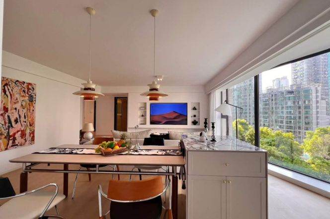 Sun-drenched 3BR 2BA Residence w/Big Livr nr Shanghai Raiway Station