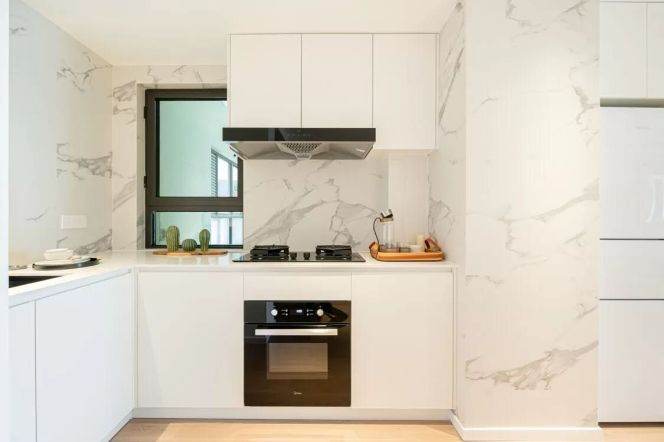 Modern 2Br w. Floor heating&big Balcony