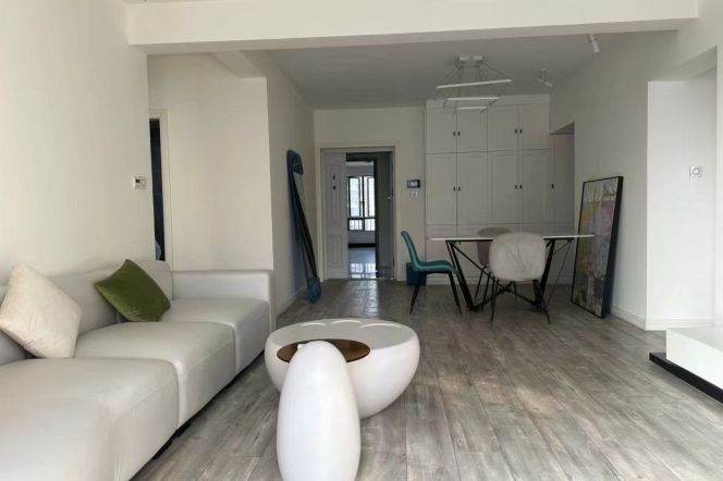 modern 2brs floor heating beside Su zhou river  line 13,14 only 14500