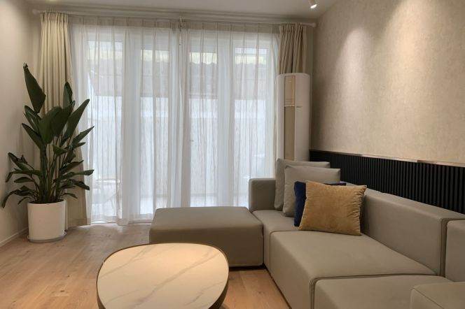 Modern 1br with yard@ Jing'an   Line 2/7/14   