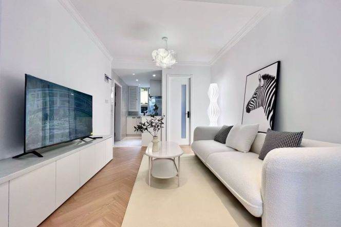 Nice yard+modern 1br 1lr/central AC/oven/Nice deco&location,Jiangsu rd@L11/2