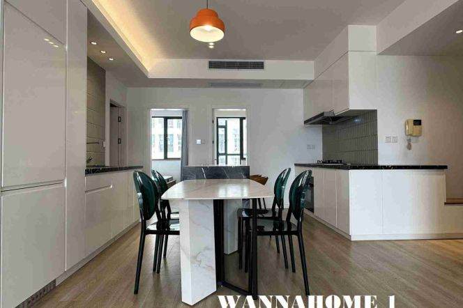 Great View+Bright&Spacious&Modern 2Bdrs 2Baths Apt+Large Balcony+W Nanjing Rd+Nice Compound