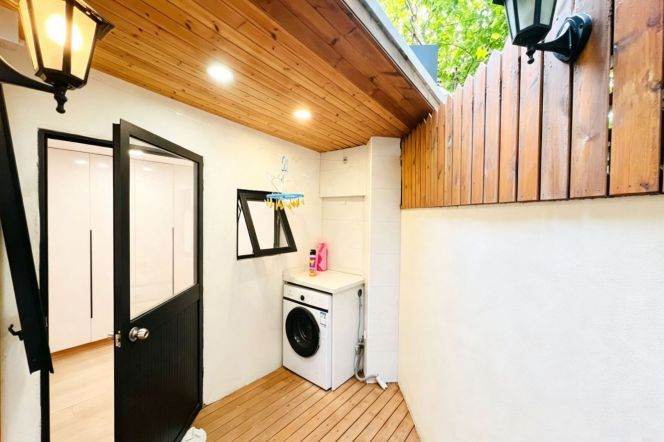 Nice yard 1Br/1Lr/1Bt apt nr Jiaotong university,M10/11