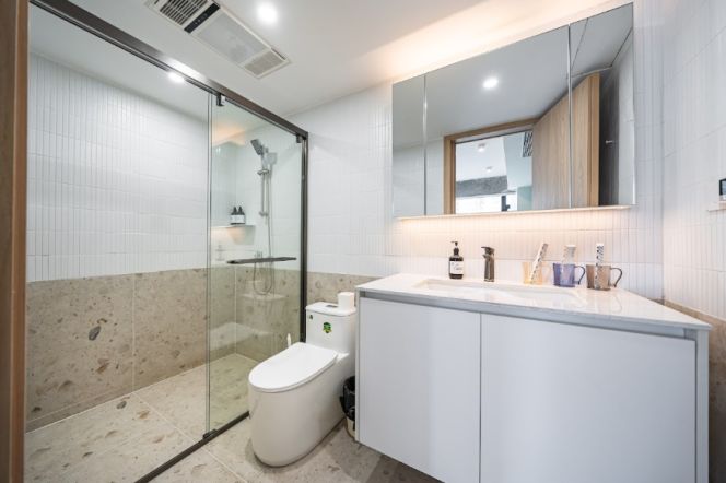 Daily/Weekly Rent Available | 5 Bed 3 Bath in Jing'An
