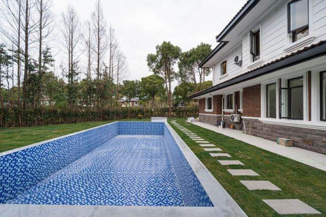 brand new big 6brs floor  house with pool in the garden near German school 