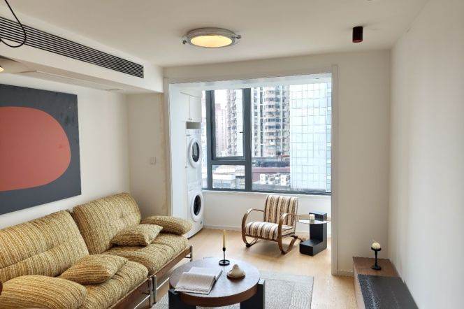 changshou rd elevator 1BR/big living room@L7/13