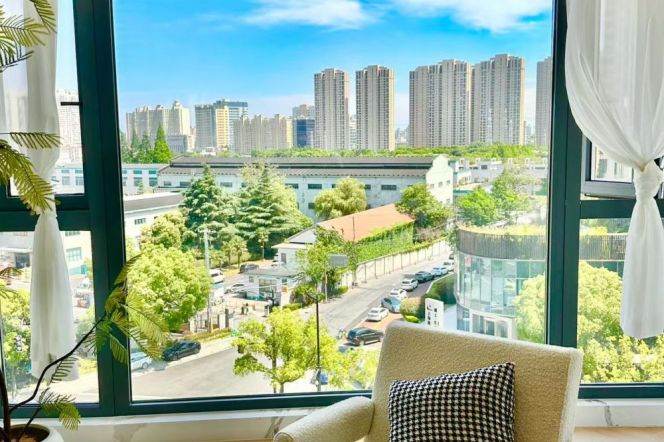 3 Brs, 2 Baths, Floor heating/Central ac/Oven/Dish washer, 150 sqm @ Songyuan metro L10