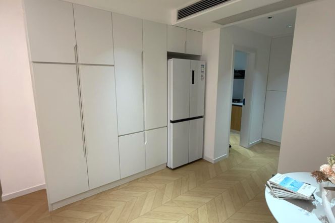 Nice yard+spacious 1br 2lr+Study/big living room/95 sqm,Songhong rd@L2