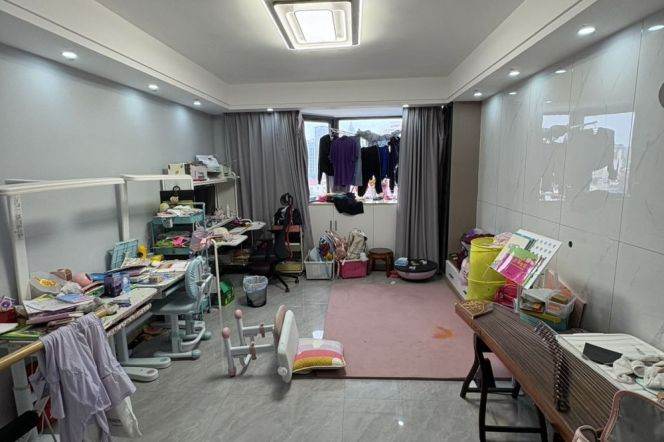 jiangsu rd elevator 3BR/2Baths/160sqm@L2/11