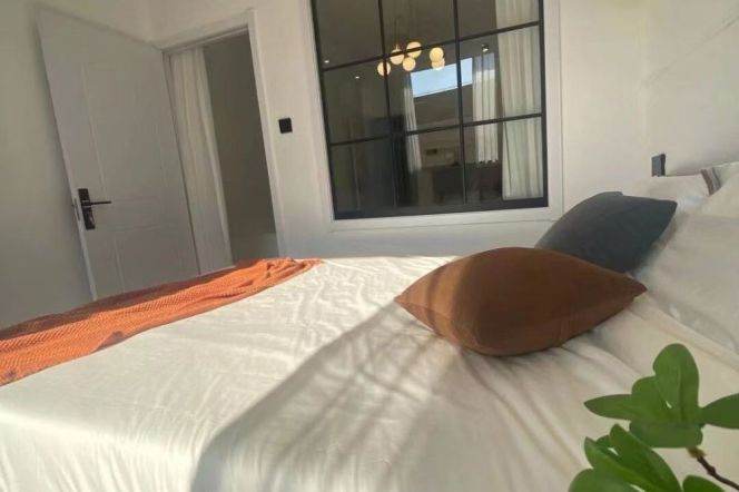 jiangsu rd modern 1BR/living room@L2/11
