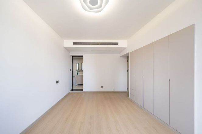 High floor/modern 3br 2baths/Nice compound/NR Jing'an temple,Jiangsu rd@L11/2