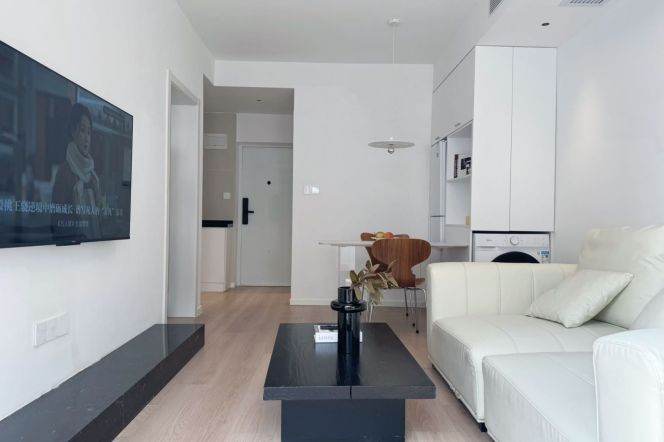 Open balcony one bedroom Apt+central AC+oven@Line2/11Jiangsu Rd