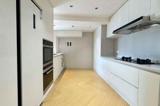 Core Jingan/2Br 2Bath/110sqm/High community/