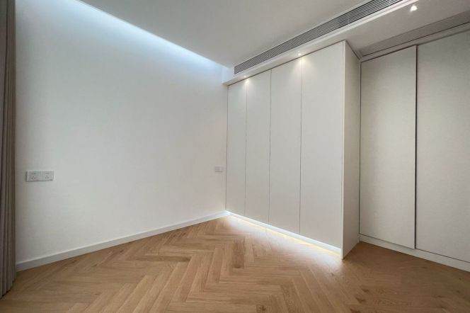 suzhou creek 165 sqm 3 br modern Apt &floor heating &big balcony