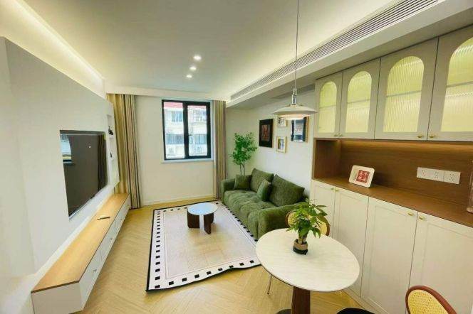 changping rd modern 1BR/big living room@L7