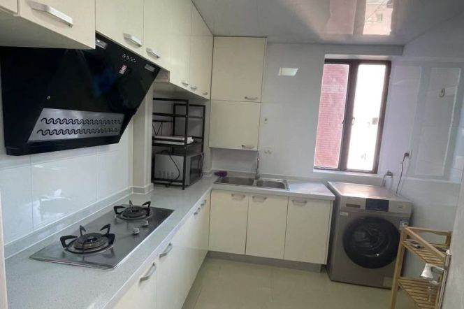 Xuhui 2 br 100 sqm cozy Apt &balcony only 11.5K