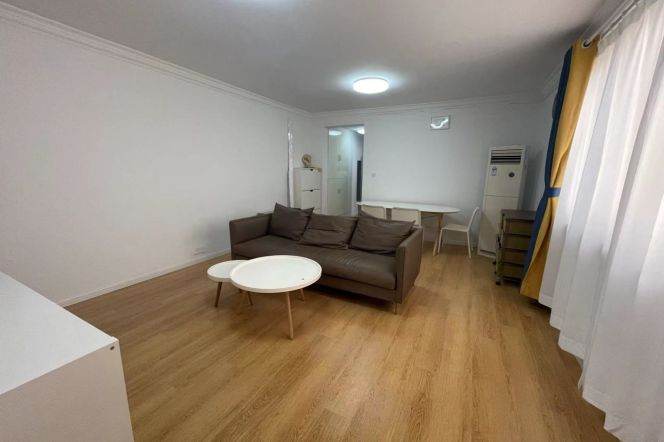 Xuhui 2 br 100 sqm cozy Apt &balcony only 11.5K
