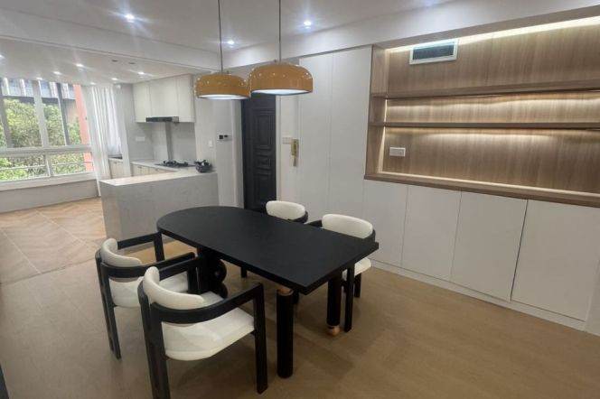 3 Brs, 2 Baths, Floor heating/Central ac/Oven, 130 sqm @ Tangqiao metro L4