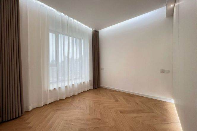 suzhou creek 165 sqm 3 br modern Apt &floor heating &big balcony