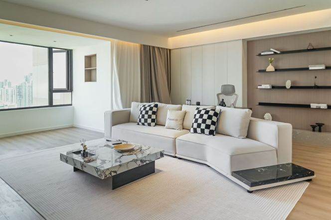  Spacious 4-Bedroom Apartment with Full Floor-to-Ceiling Windows in Xintiandi