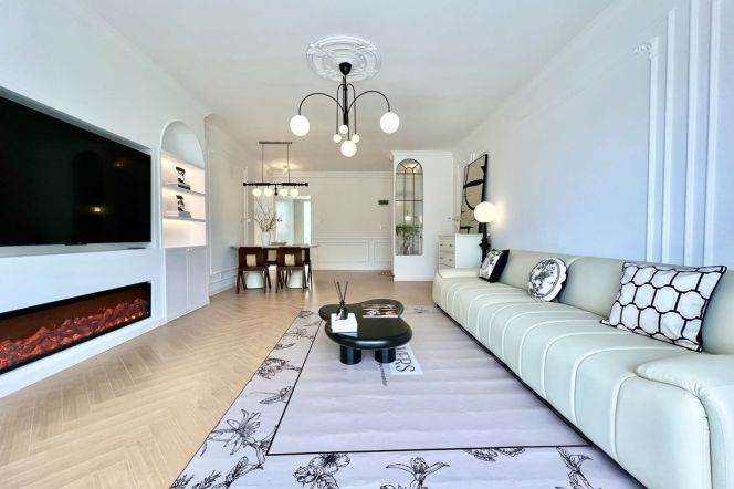 suzhou creek 2 br bright Apt/big living room &floor heating 16.8K