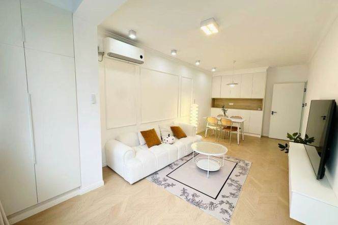 Caoyang rd/modern 1br 2lr/big living room/bright room,@L11/14/3/4