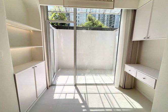 Nice yard+modern 1br 2lr/separate living room/bright room,Caoyang rd@L11/14/3/4