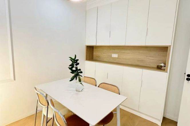 Caoyang rd/modern 1br 2lr/big living room/bright room,@L11/14/3/4