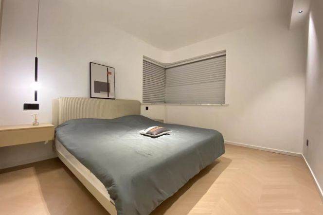 Jiangning station spacious & stunning 2br good compound with 16k