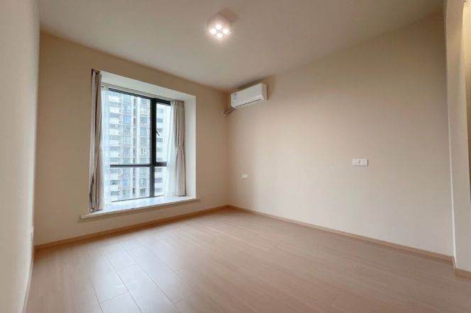3 Brs, 2 Baths, Floor heating/Central ac/Oven/Dish washer, 140 sqm @ Zhenping metro L3,4&7