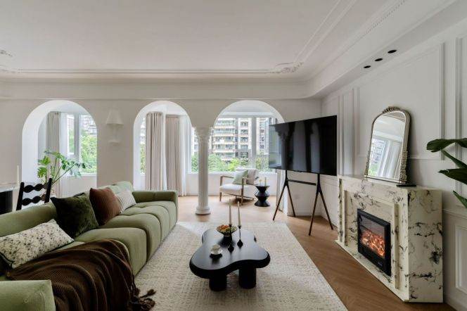 French Style 3-Bed& Flat with Wide Open Living Room & Green View 