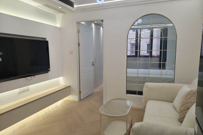 Brand new/cozy 1br 1lr/bright room/brand furniture,3 Mins walk to jiangsu rd@L11/2
