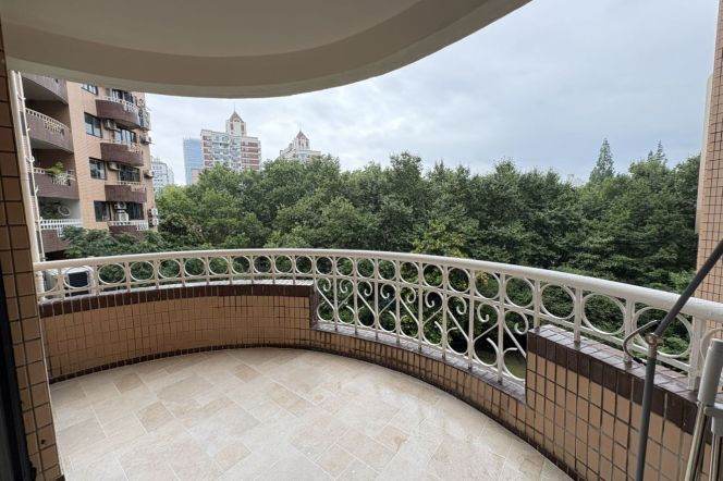 brand new big 2brs floor heating brand new furniture open balcony near Wu kang road line 1,7