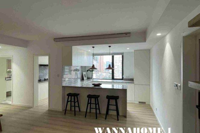 Modern&Spacious 2Bdrs 1Bath Apt+Large Balcony+West Nanjing Rd Metro CBD+Nice Compound 