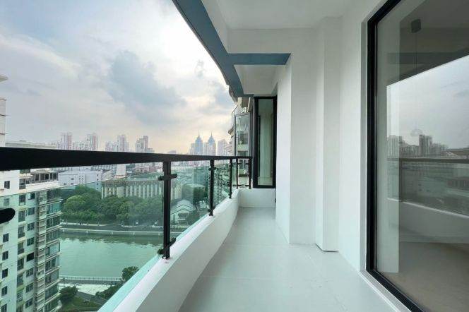 suzhou creek 165 sqm 3 br modern Apt &floor heating &big balcony