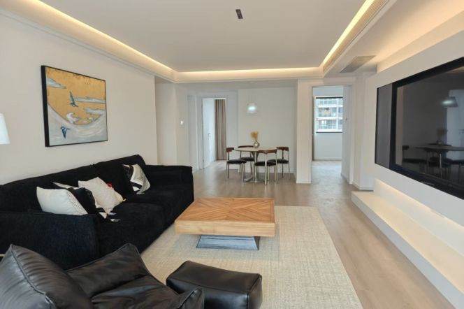 Lovely 3Brs & 2Btrs elevator Apt+Heating+central AC+Dishwasher@Jiangsu Rd