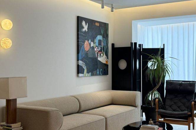 brand new 2brs brand new furniture modern furniture in Xujiahui line 1,9,11 asking  25.3K