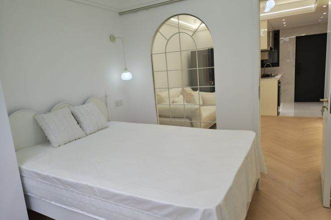 Brand new/cozy 1br 1lr/bright room/brand furniture,3 Mins walk to jiangsu rd@L11/2
