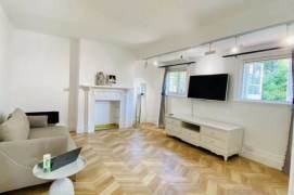 jiangsu rd 2 br old house &high ceiling &terrace &open kitchen 14k