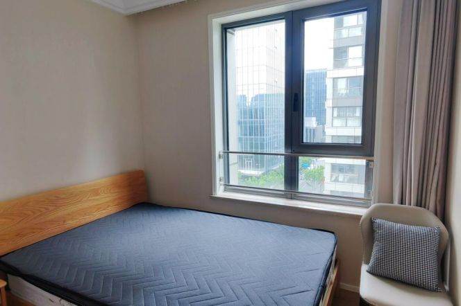 Bright 1 br with balcony next HuiLi School ,easy to NYU + Wellington shanghai . L6/8/11
