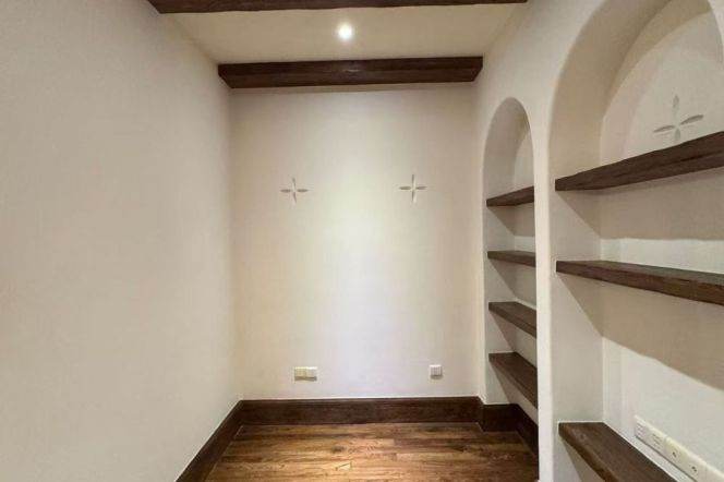  Luxury 5-Bedroom Villa Close to SAS School