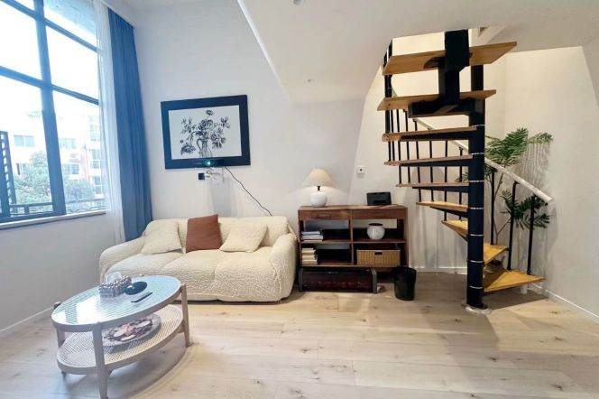 Unique duplex nice modern cozy big 1 br 10K golden location M2/7/14 Jing'an 