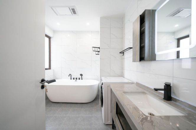 Jing'an District, top-floor large flat, with an oversized terrace, entire floor, and parking space