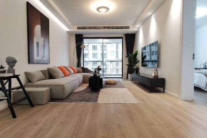 modern 3brs nice balcony floor heating near Zhong shan park line 2,3,4 su zhou river only 22K